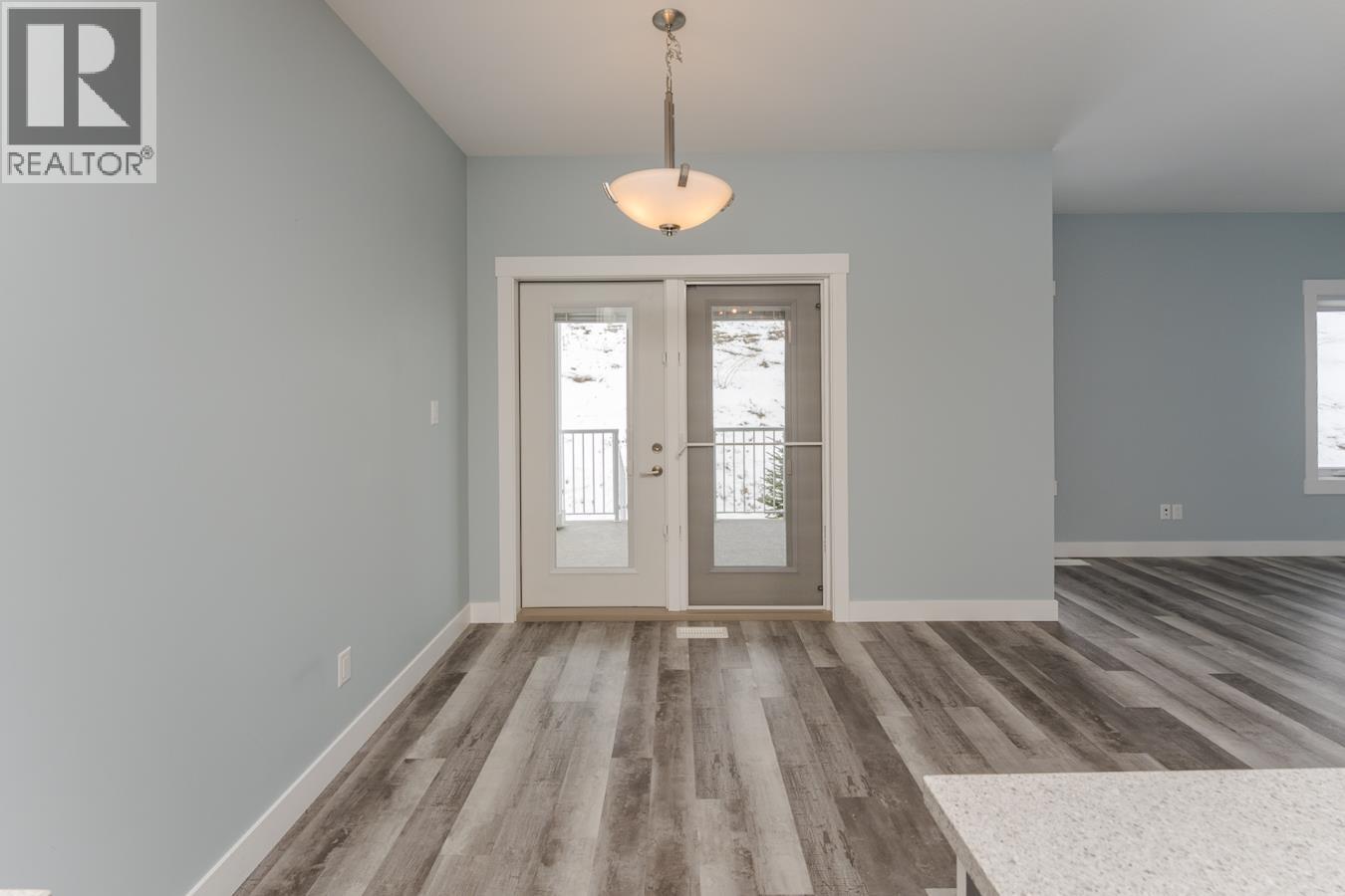 #402 2425 ROWE STREET - 7