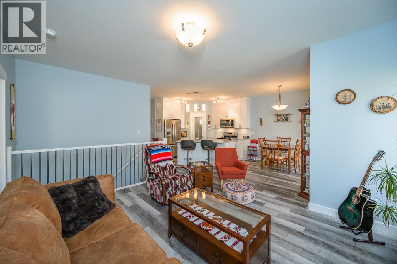 #402 2425 ROWE STREET - 19