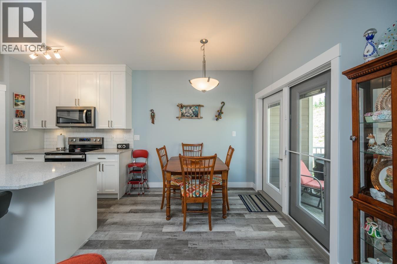 #402 2425 ROWE STREET - 20