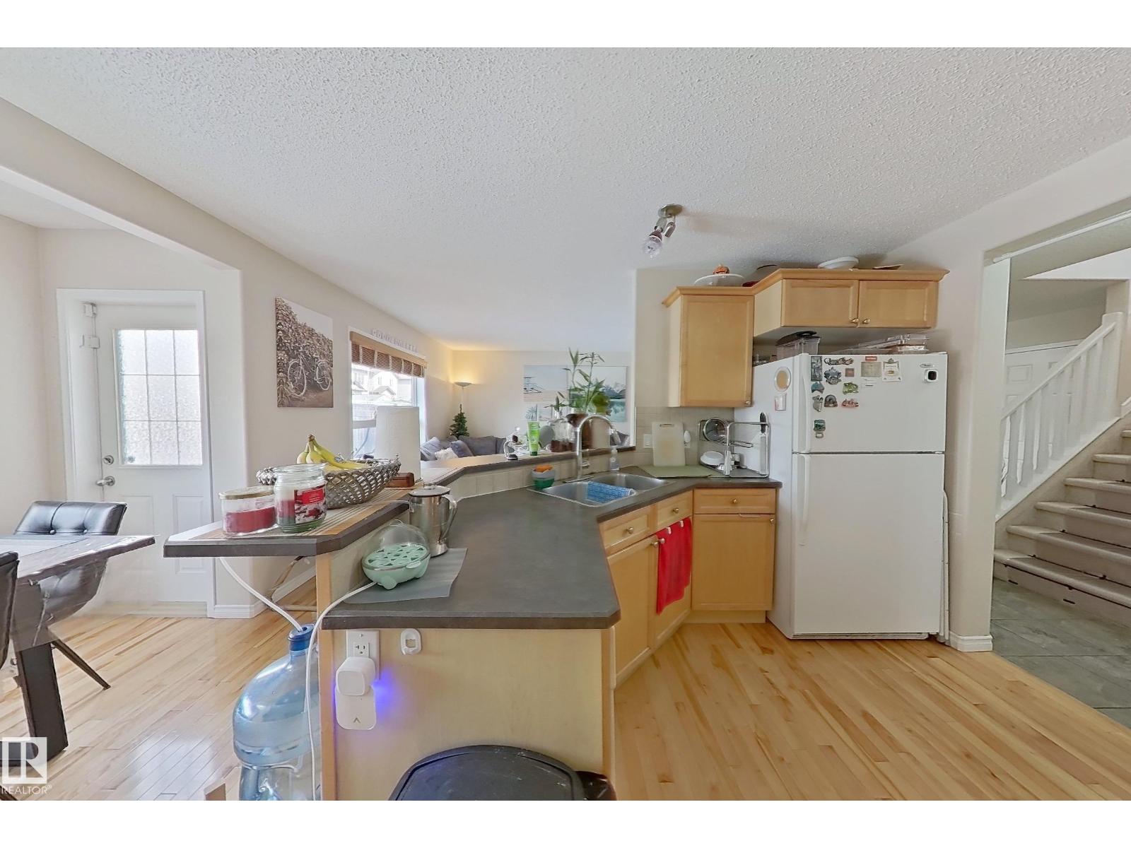 3120 25 AV NW NW, Edmonton