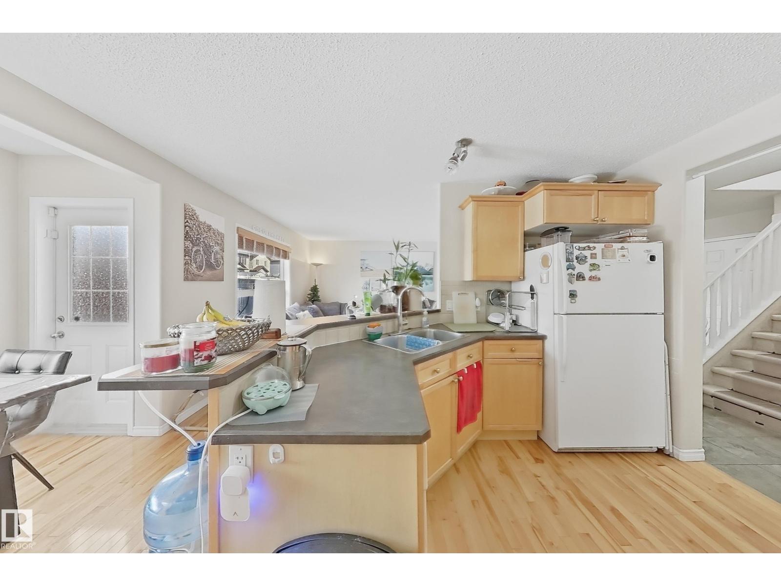 3120 25 AV NW NW, Edmonton