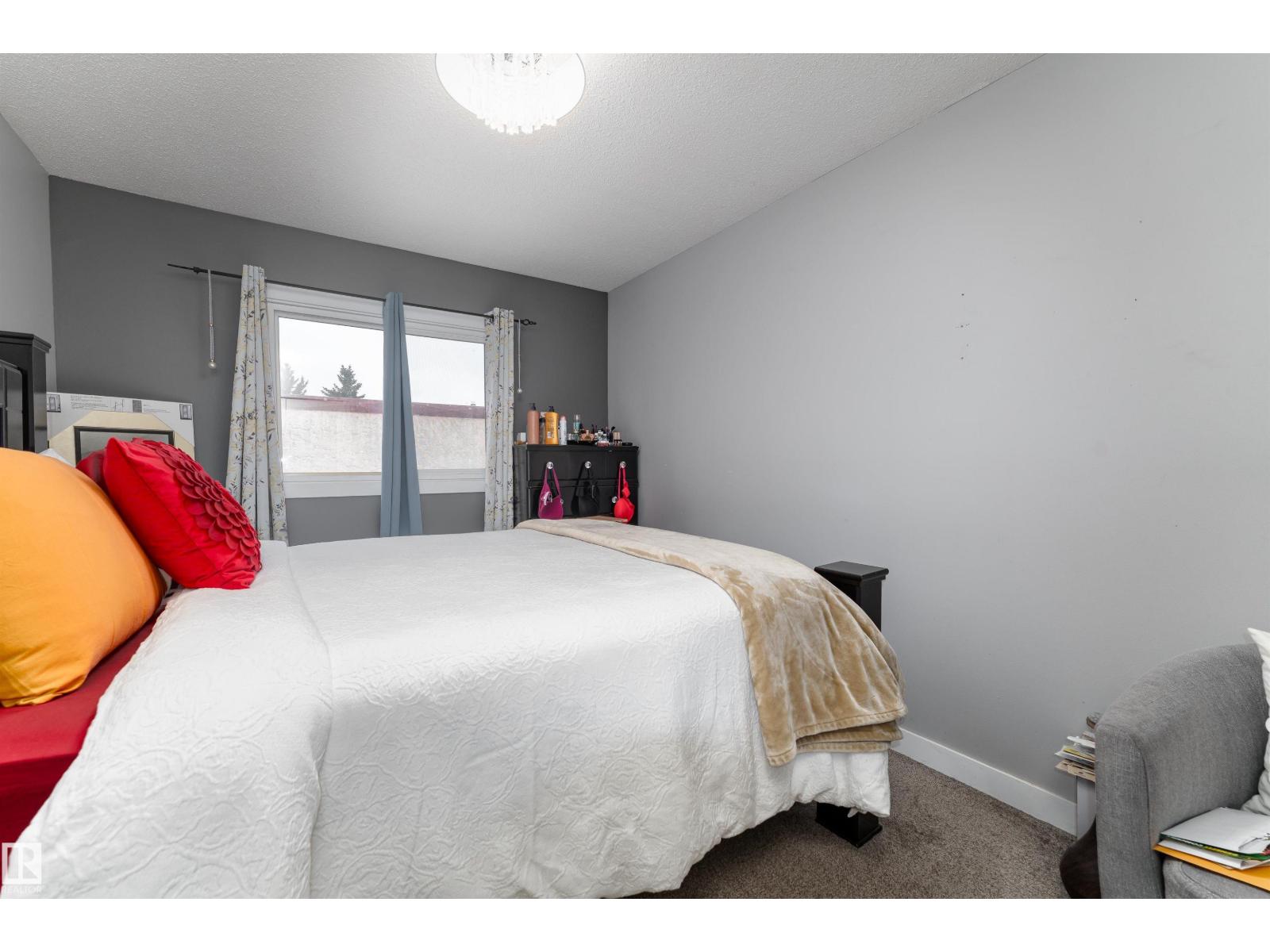 110 CENTENNIAL CO NW, Edmonton