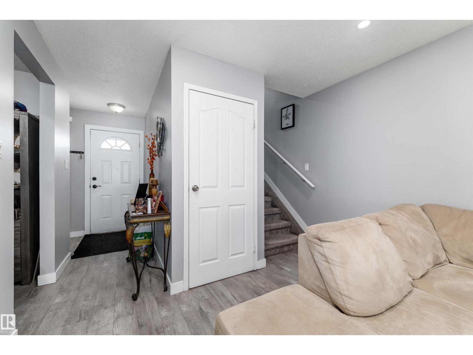 110 CENTENNIAL CO NW, Edmonton