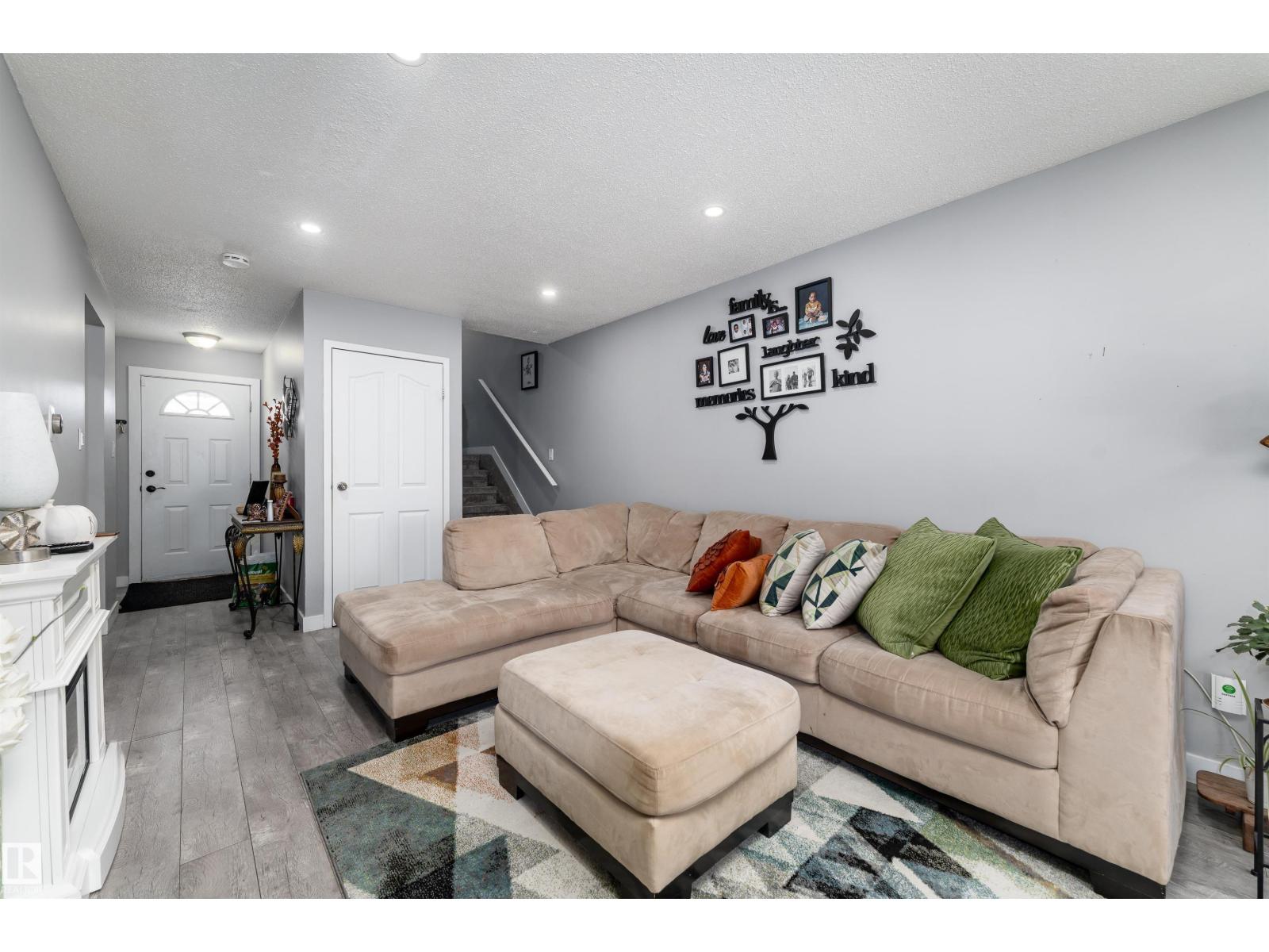 110 CENTENNIAL CO NW, Edmonton