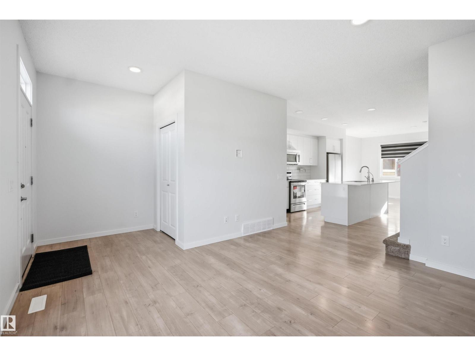 2125 MAPLE RD NW NW, Edmonton