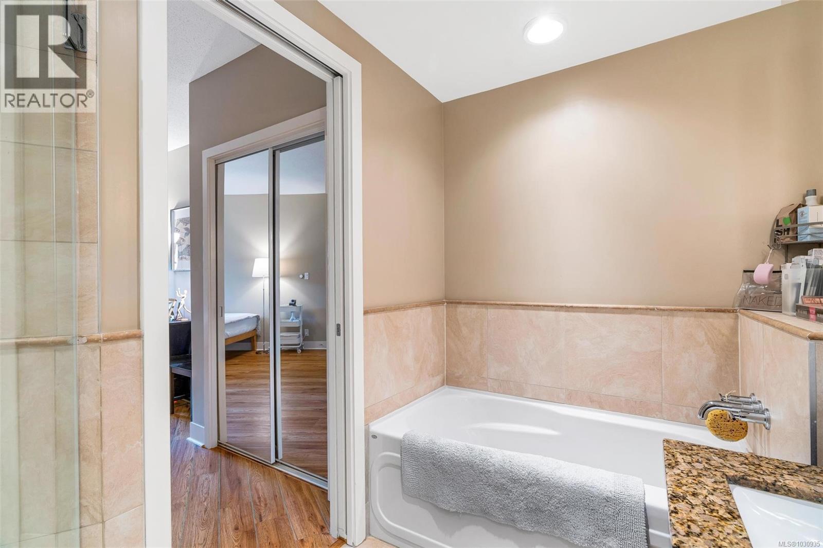 #414 1400 LYNBURNE PL - 19