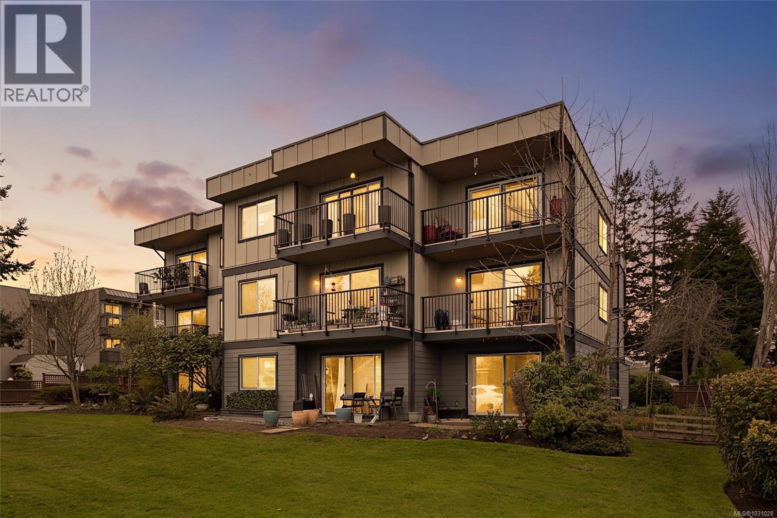 304 2427 Amherst Avenue, Sidney