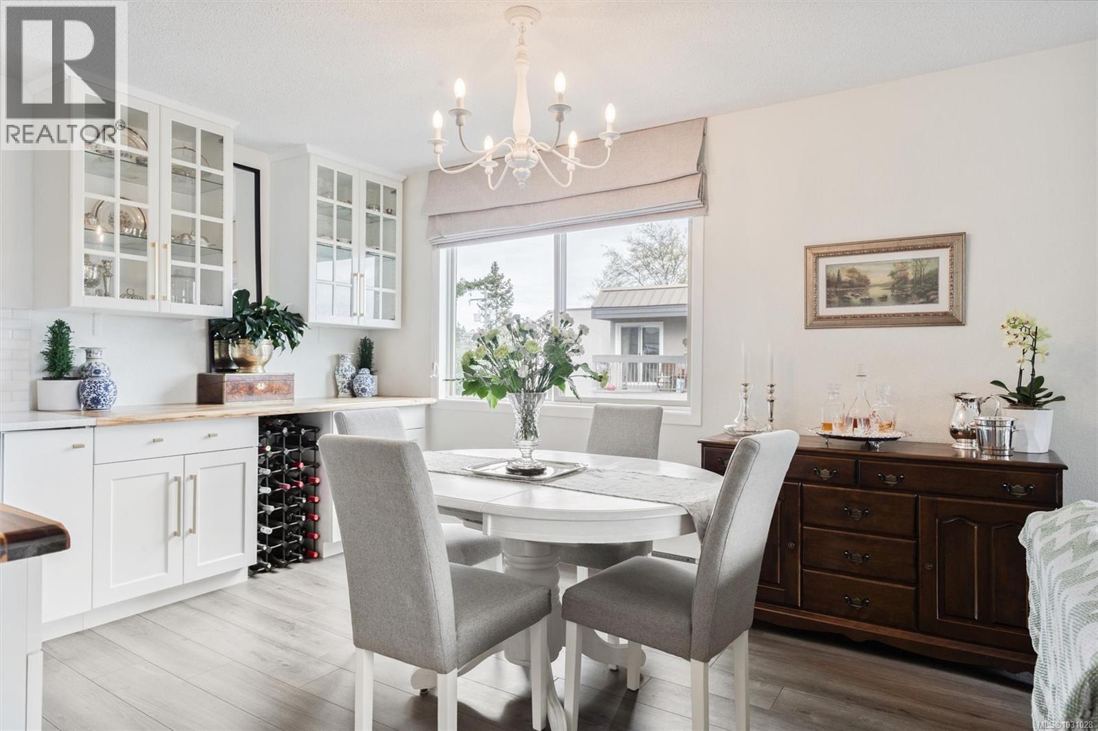 304 2427 Amherst Avenue, Sidney