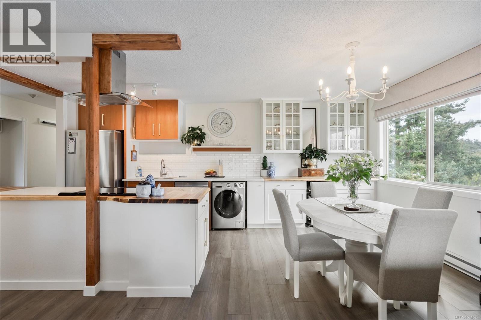 304 2427 Amherst Avenue, Sidney