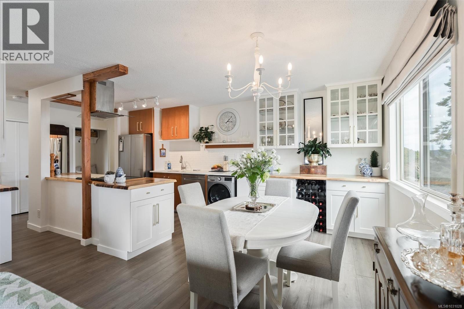 304 2427 Amherst Avenue, Sidney