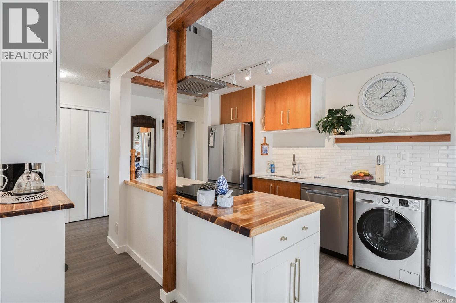 304 2427 Amherst Avenue, Sidney