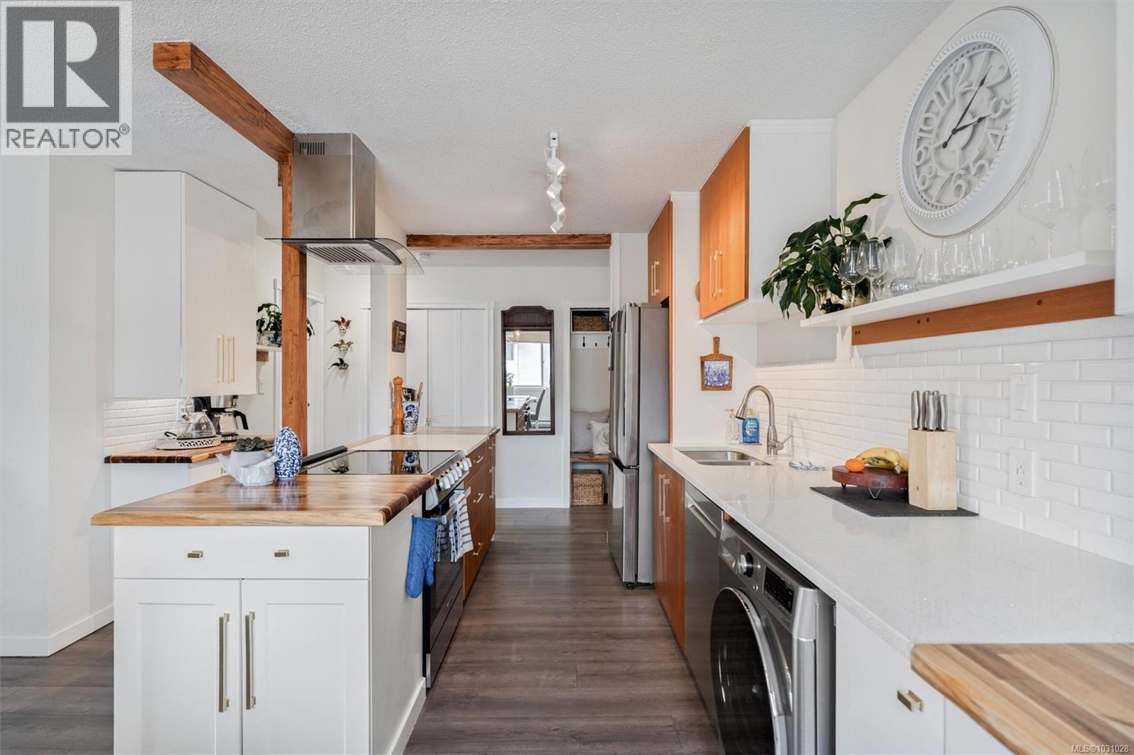 304 2427 Amherst Avenue, Sidney