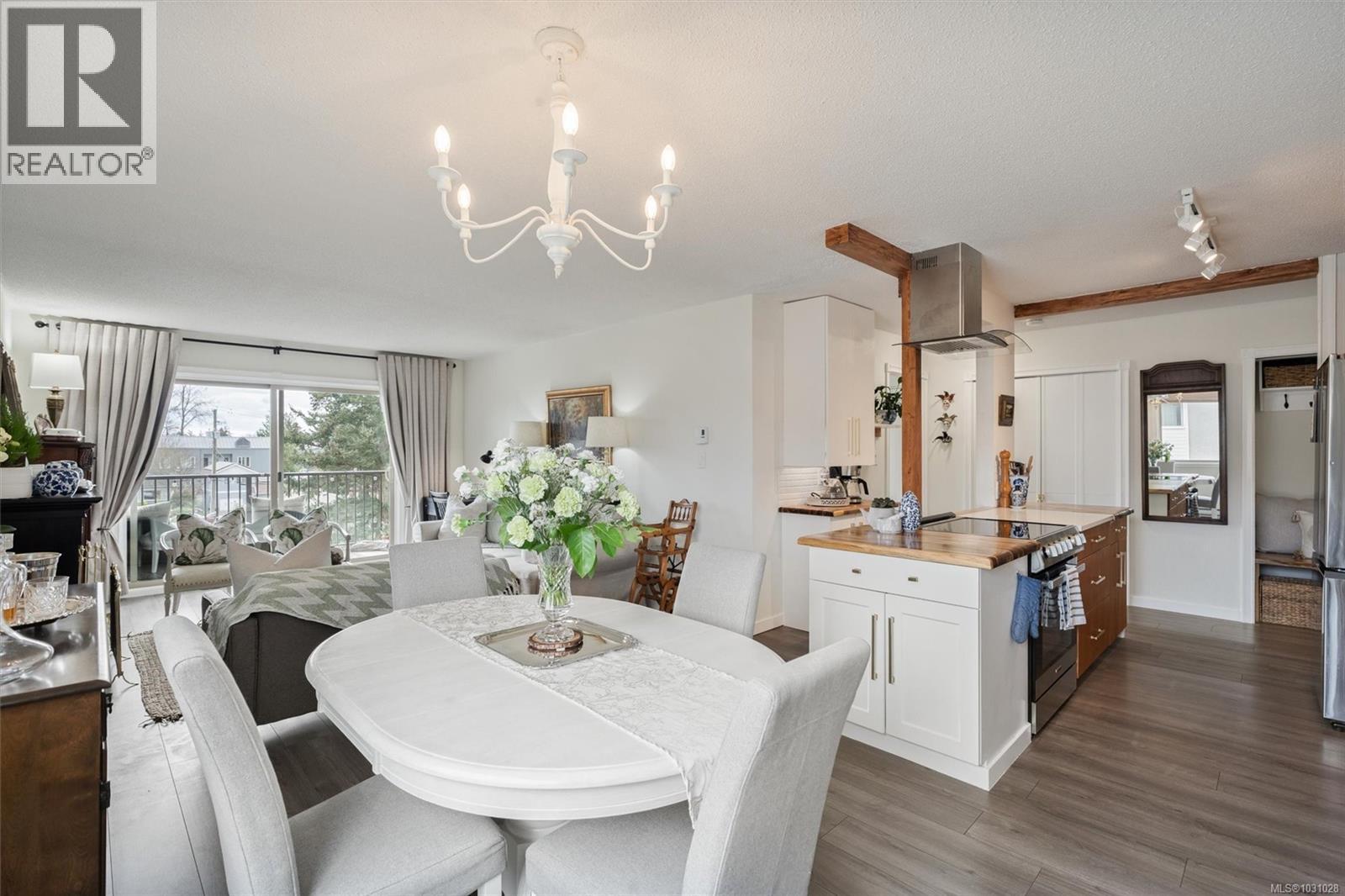 304 2427 Amherst Avenue, Sidney