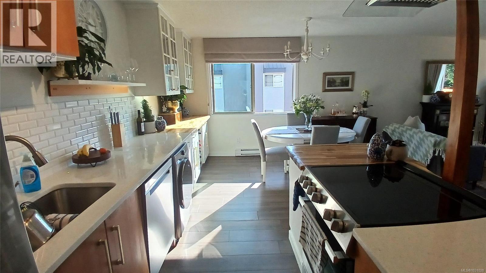 304 2427 Amherst Avenue, Sidney