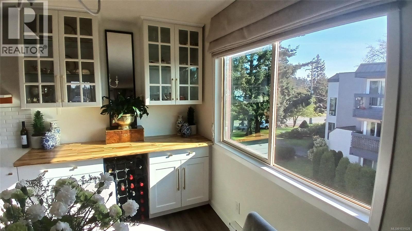 304 2427 Amherst Avenue, Sidney