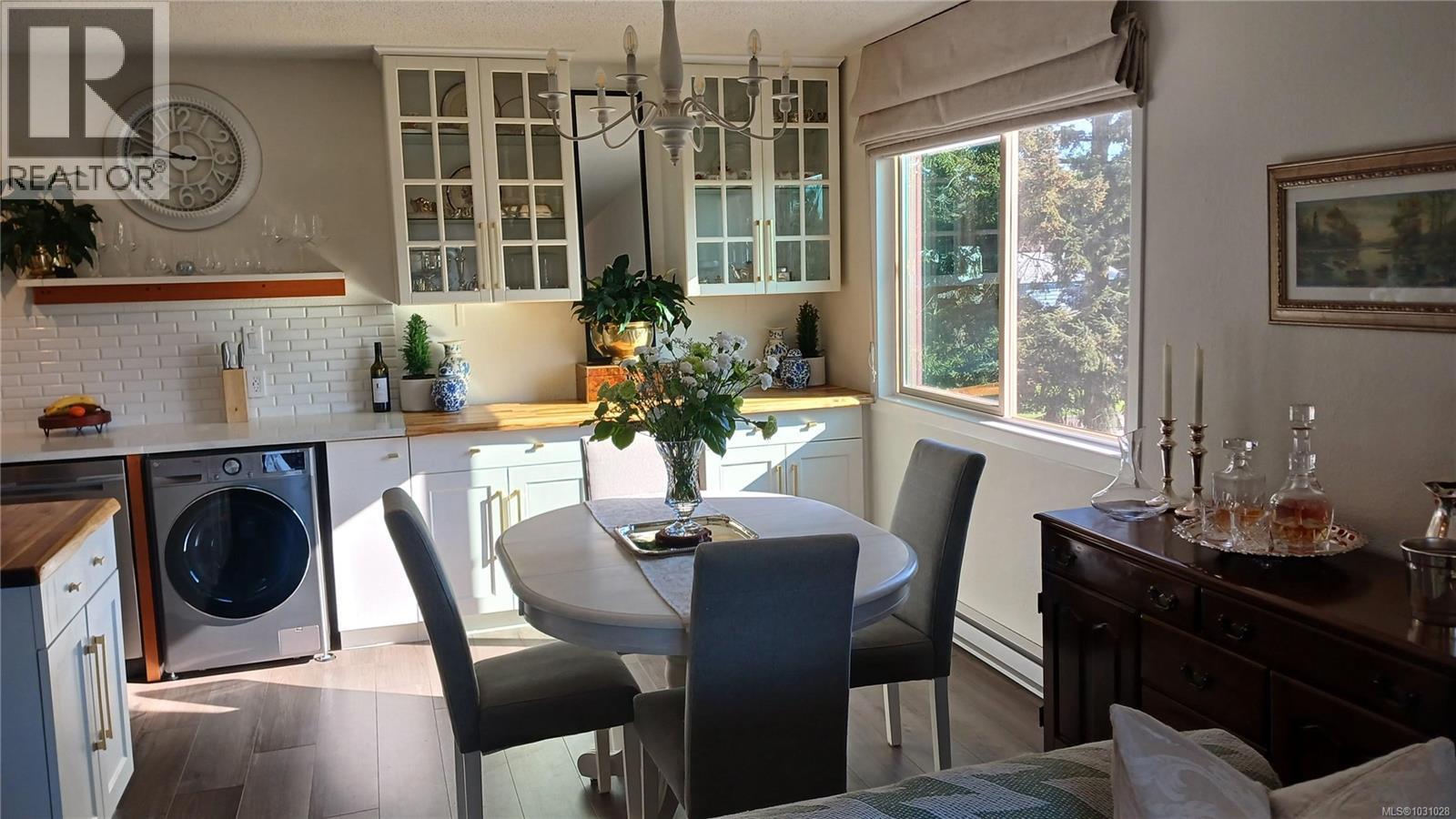 304 2427 Amherst Avenue, Sidney