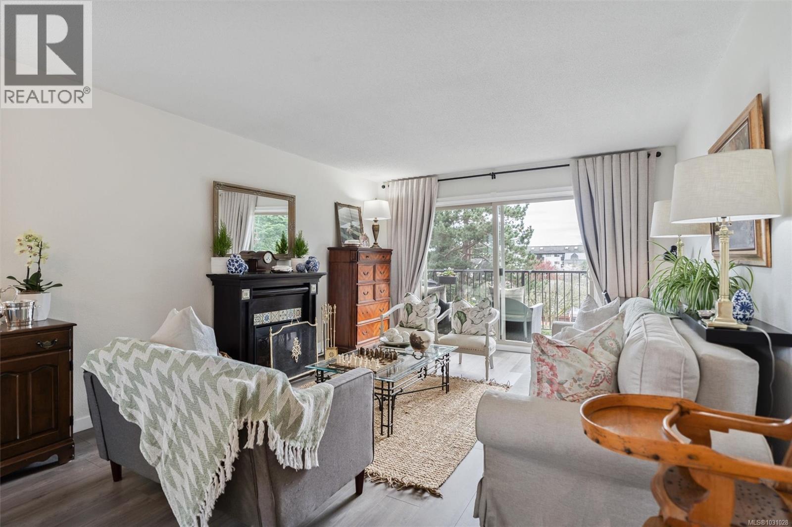 304 2427 Amherst Avenue, Sidney