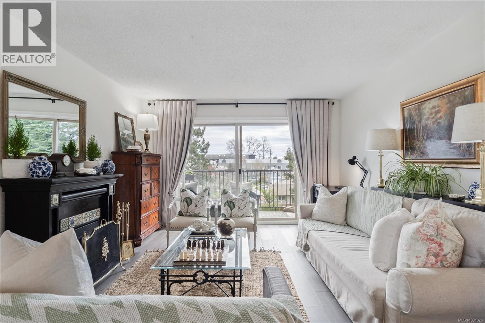 304 2427 Amherst Avenue, Sidney