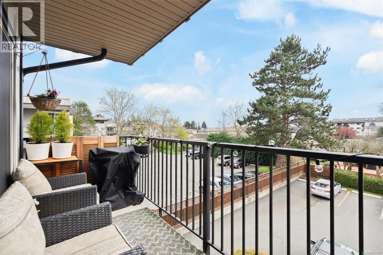 304 2427 Amherst Avenue, Sidney