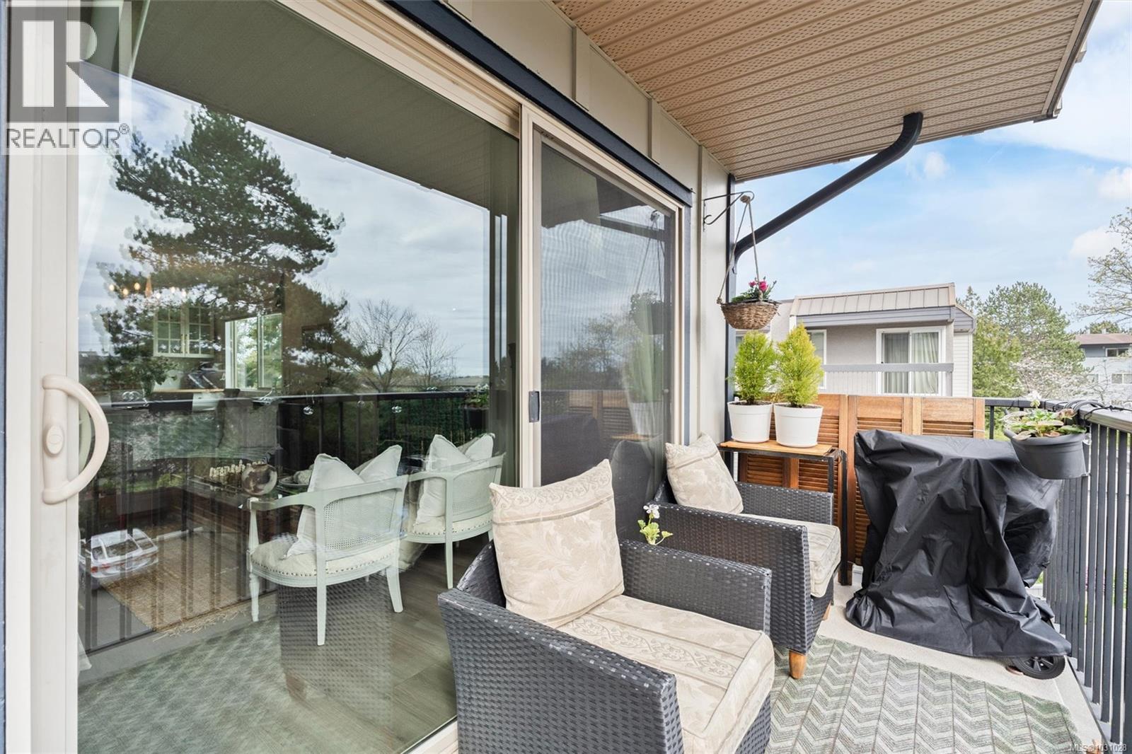 304 2427 Amherst Avenue, Sidney