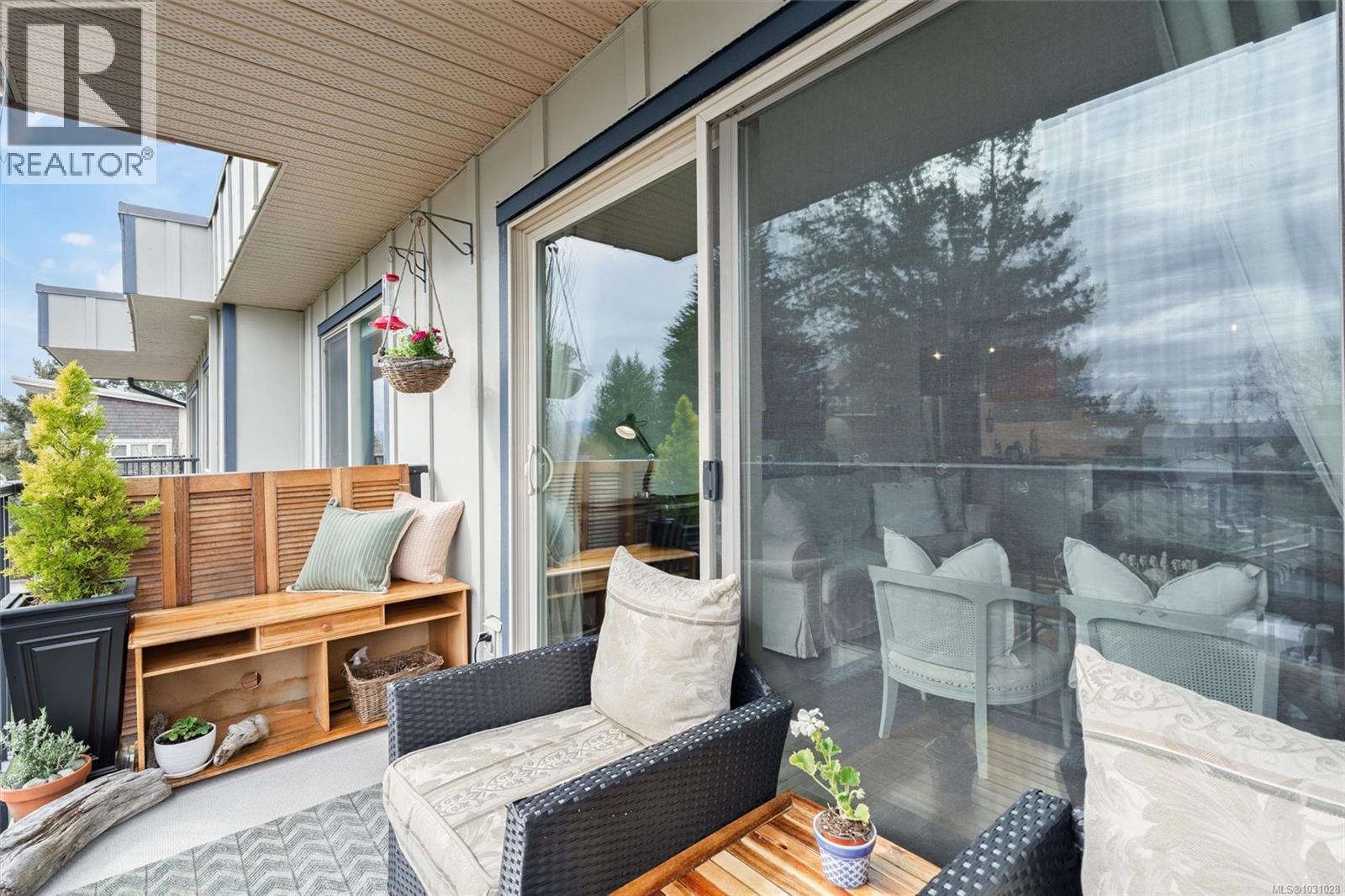 304 2427 Amherst Avenue, Sidney