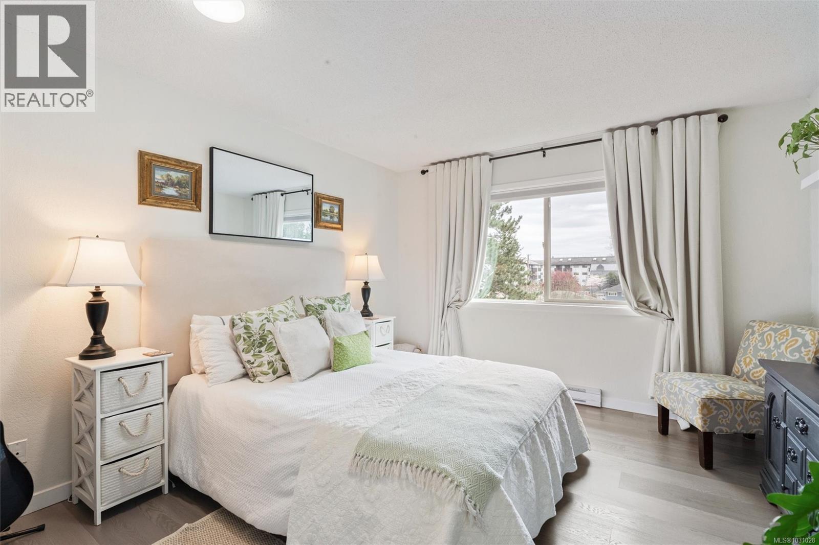 304 2427 Amherst Avenue, Sidney