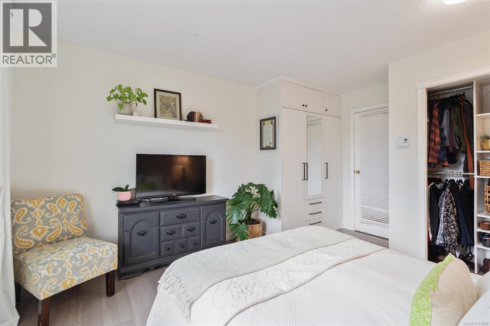 304 2427 Amherst Avenue, Sidney