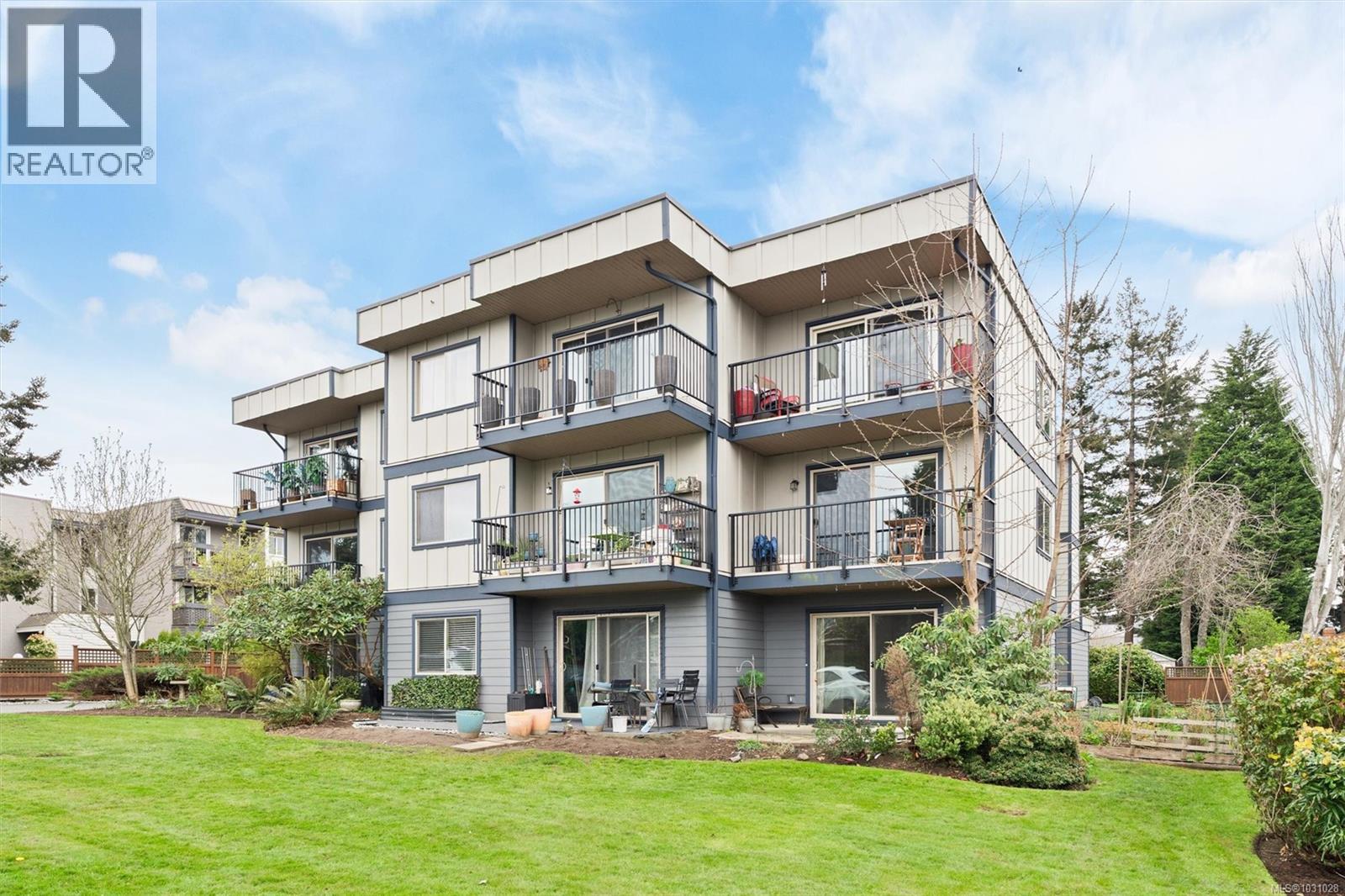 304 2427 Amherst Avenue, Sidney