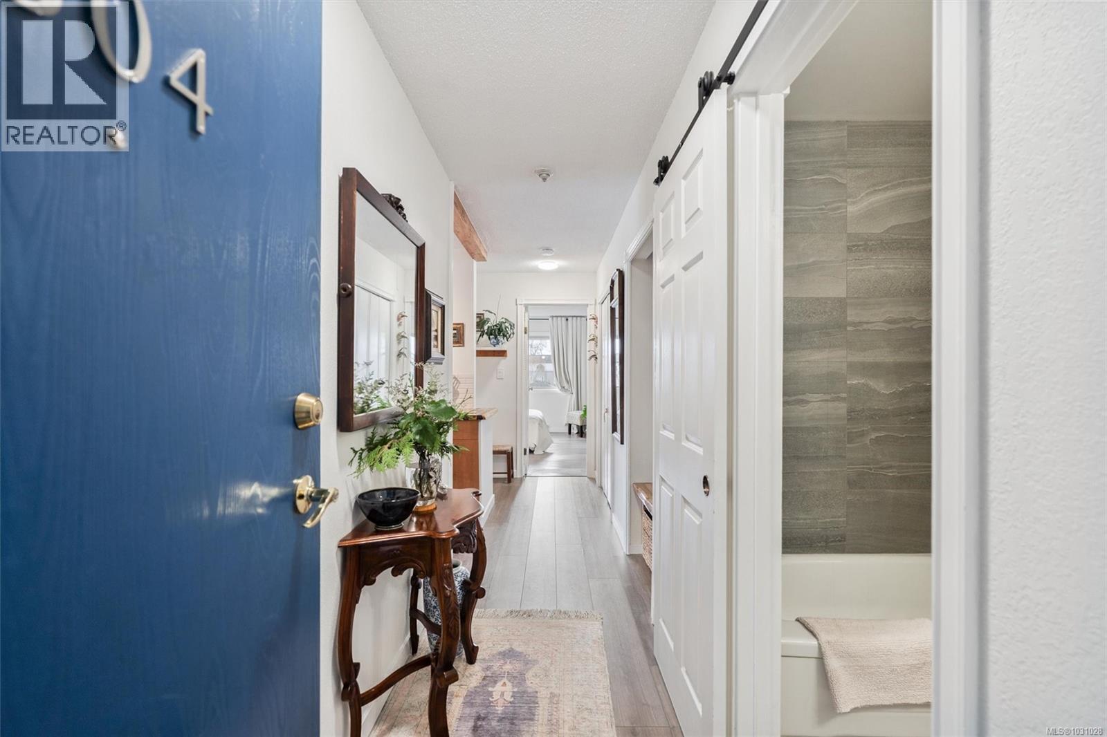 304 2427 Amherst Avenue, Sidney