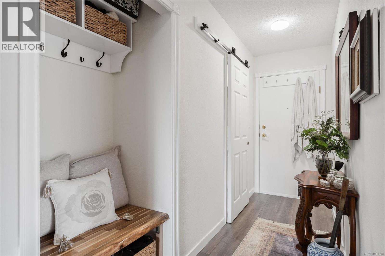 304 2427 Amherst Avenue, Sidney