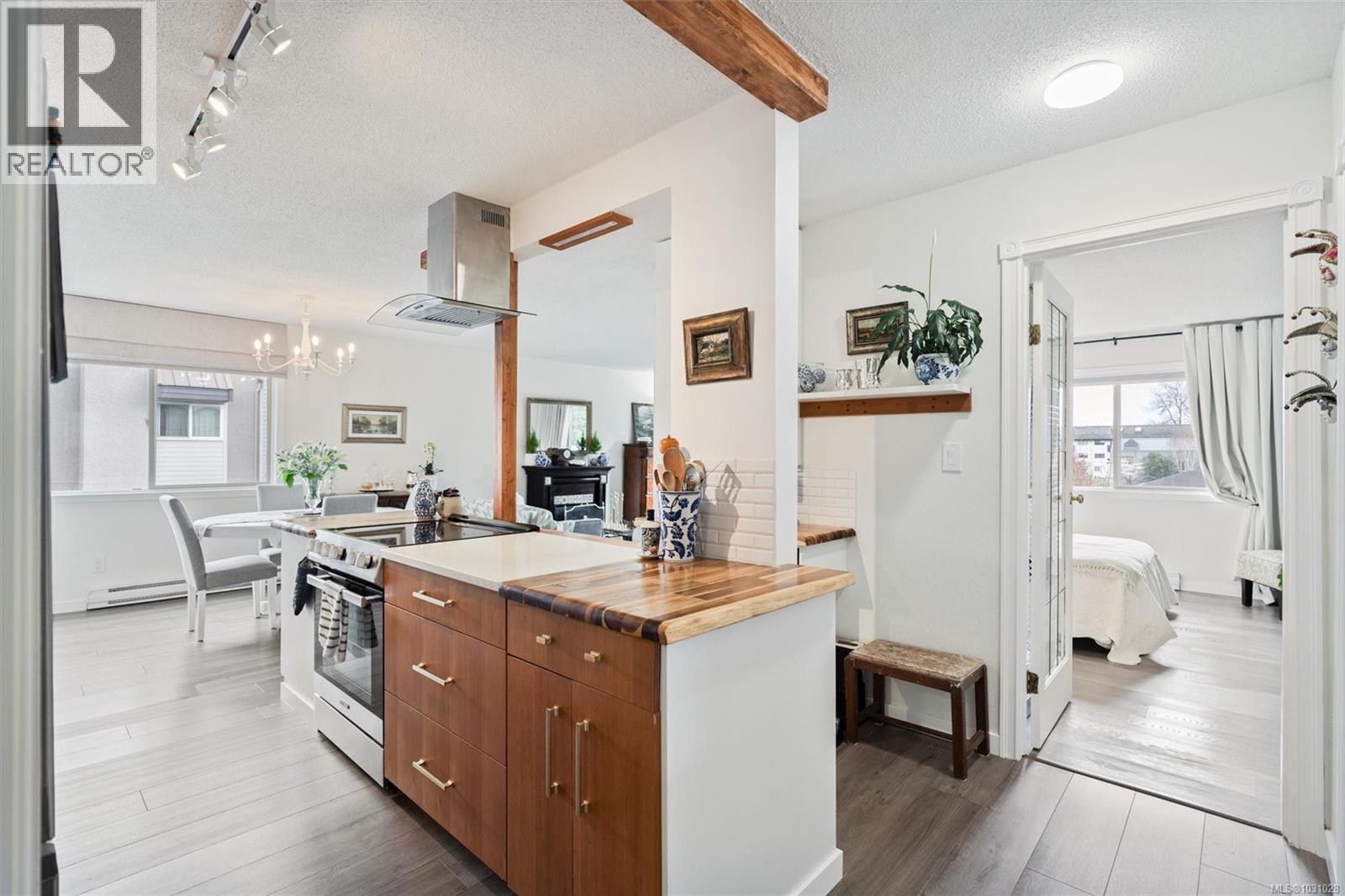 304 2427 Amherst Avenue, Sidney