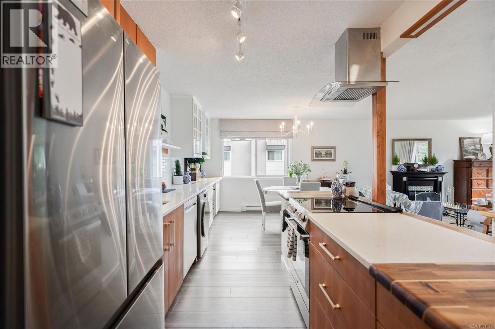 304 2427 Amherst Avenue, Sidney