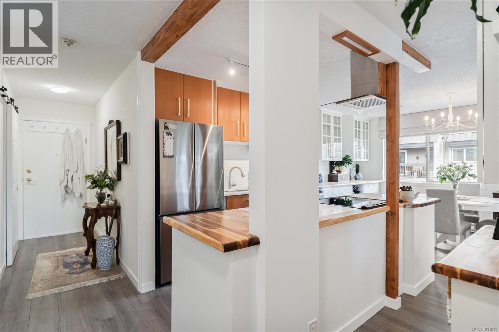 304 2427 Amherst Avenue, Sidney