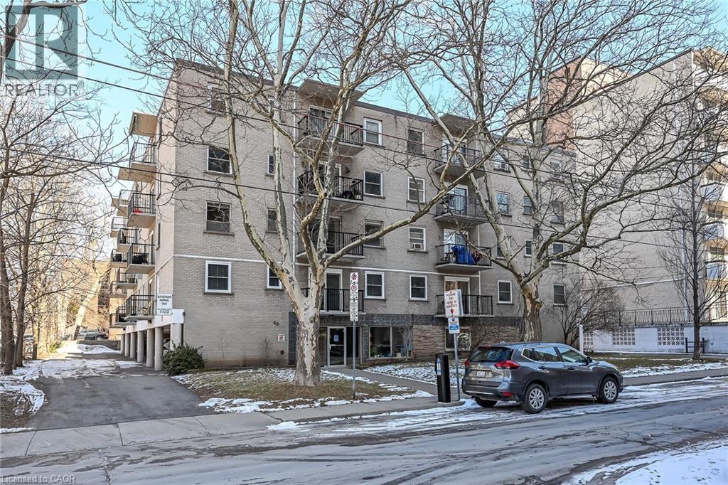#209 40 ROBINSON Street - 3