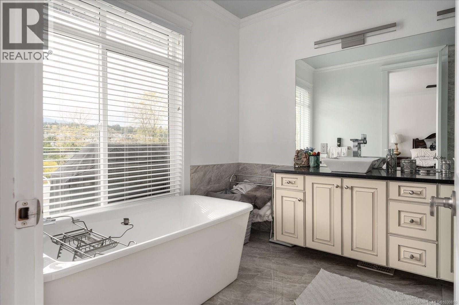 1460 SHERWOOD DR - 34