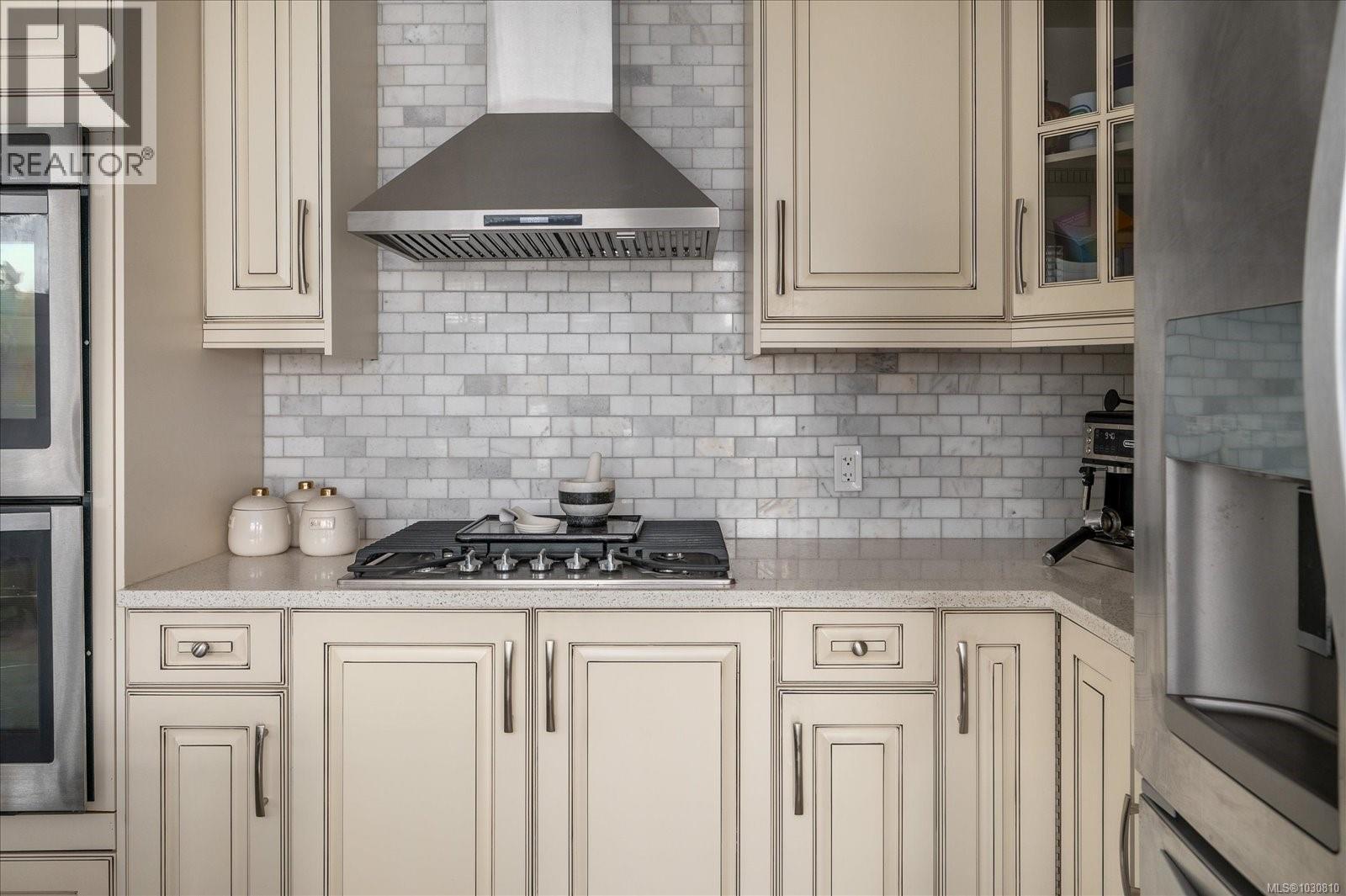 1460 SHERWOOD DR - 24