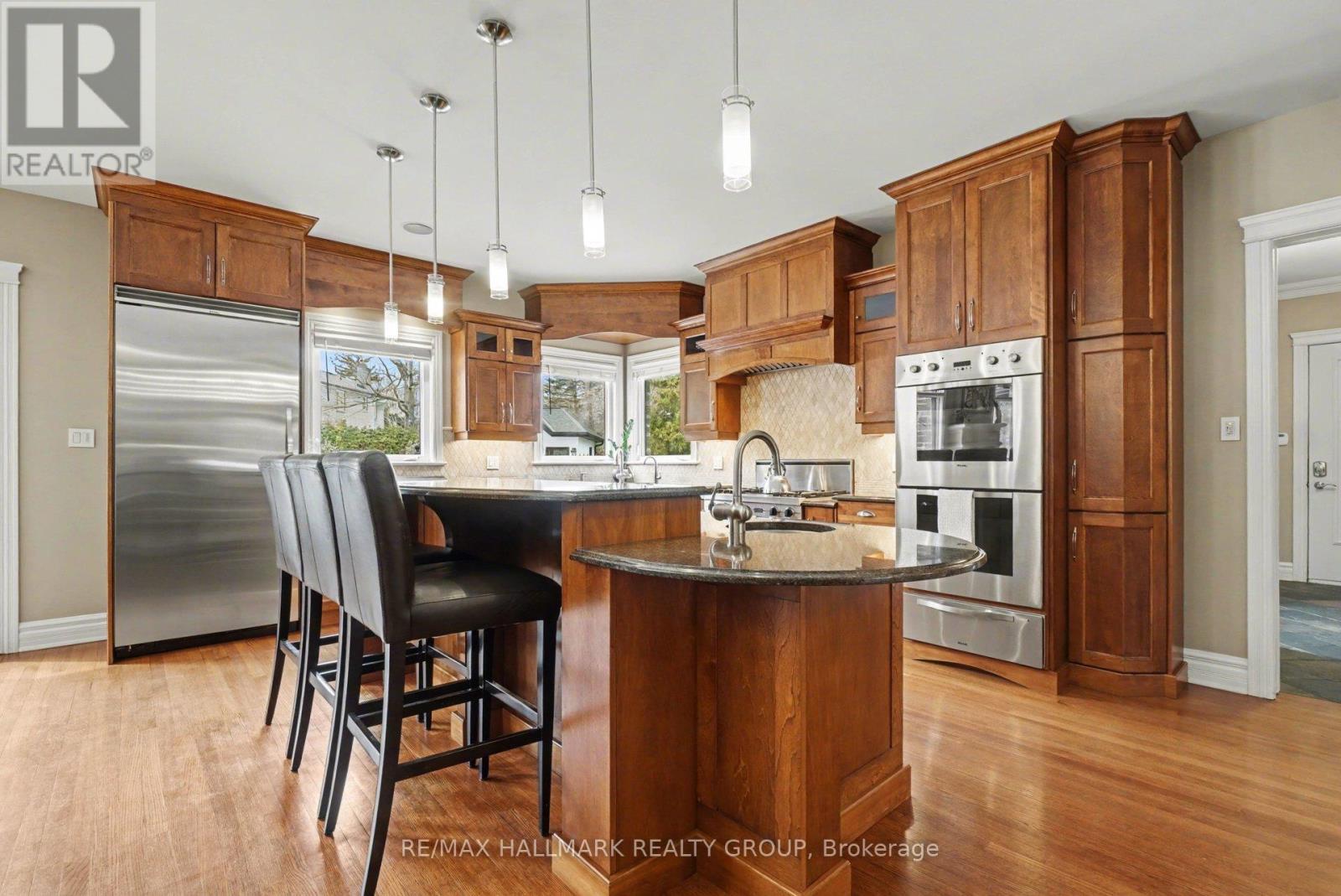 62 REBECCA CRESCENT - 12