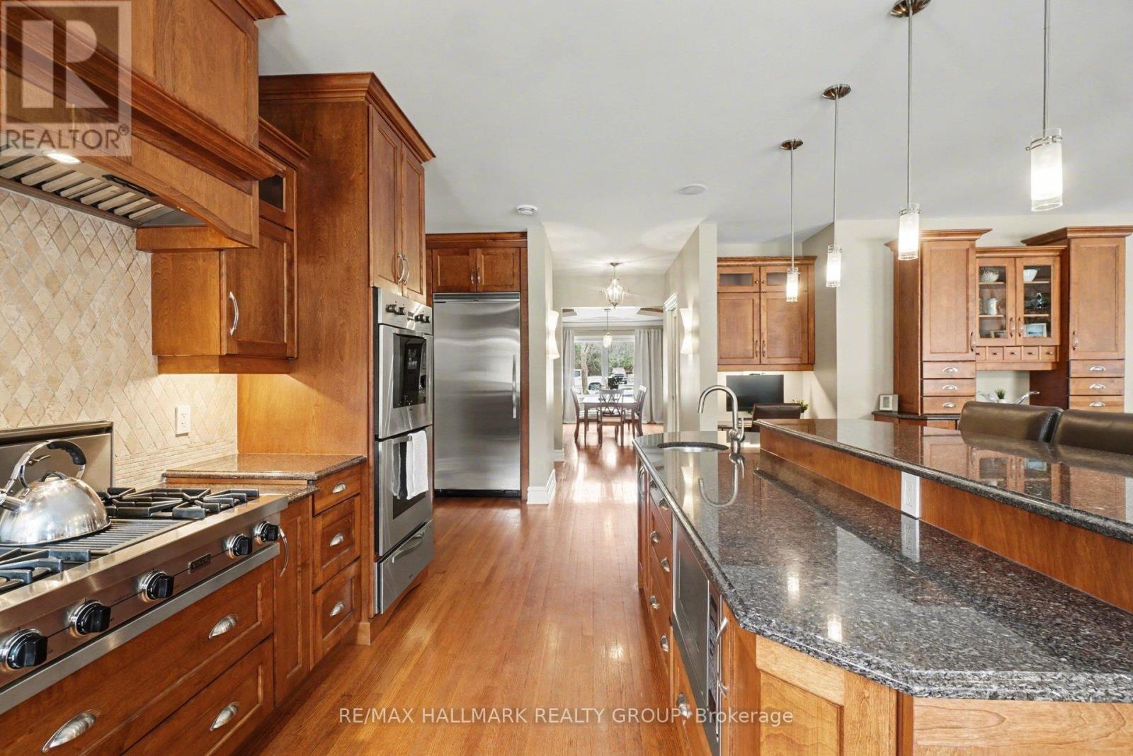 62 REBECCA CRESCENT - 14
