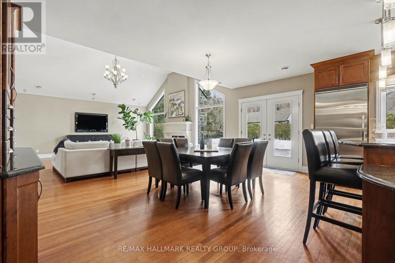 62 REBECCA CRESCENT - 17