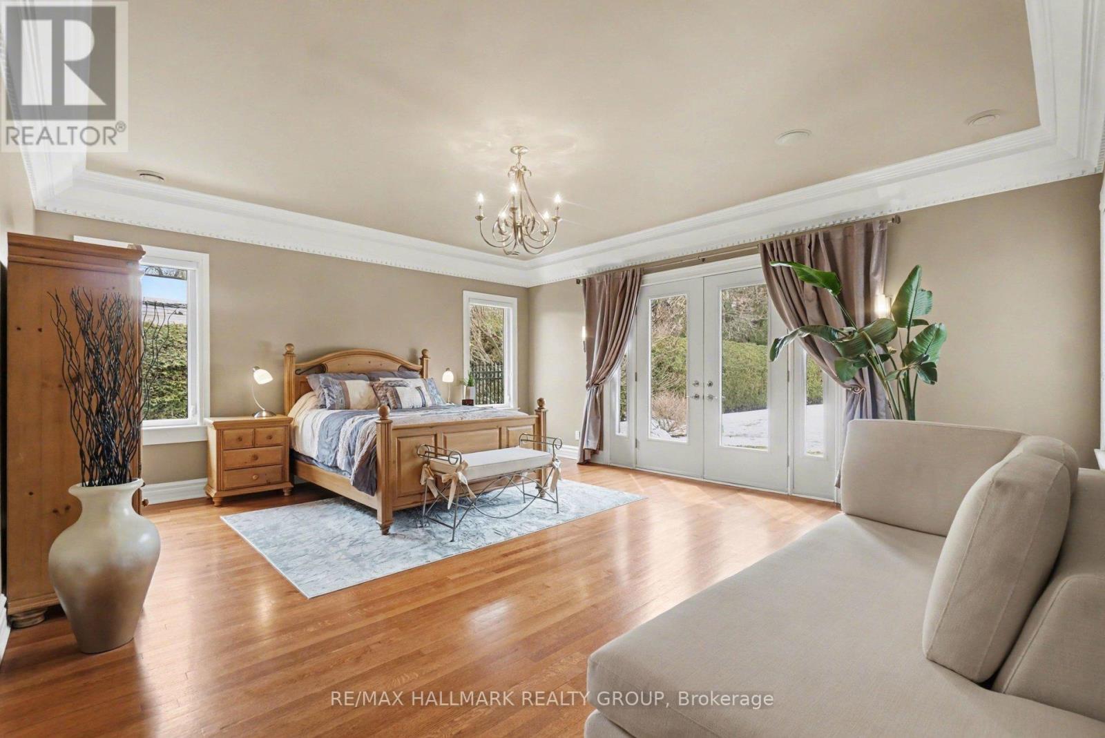 62 REBECCA CRESCENT - 22