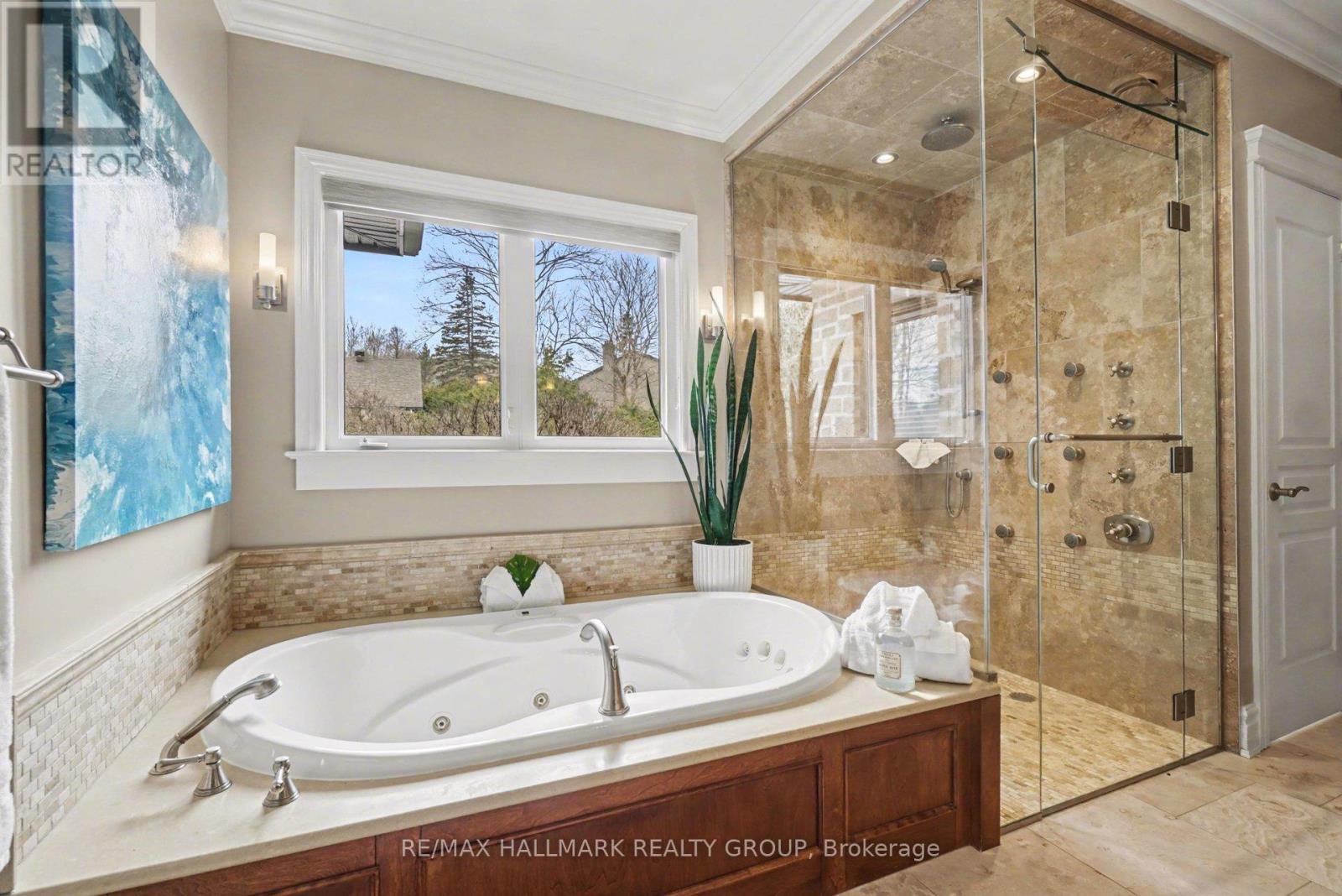 62 REBECCA CRESCENT - 24