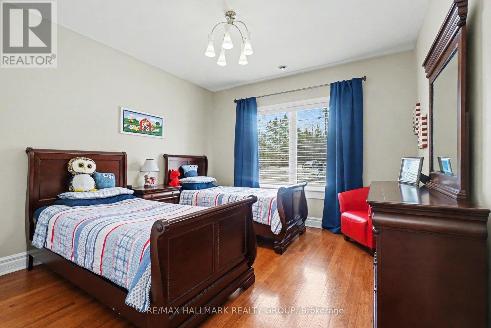 62 REBECCA CRESCENT - 28