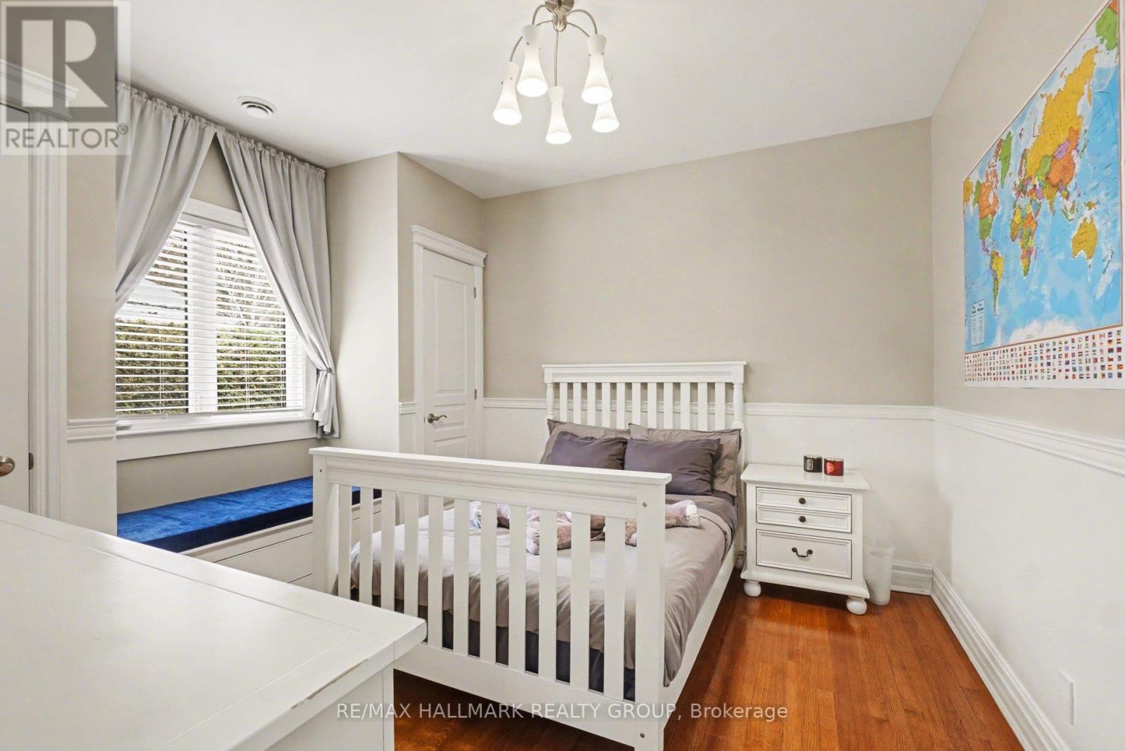 62 REBECCA CRESCENT - 32