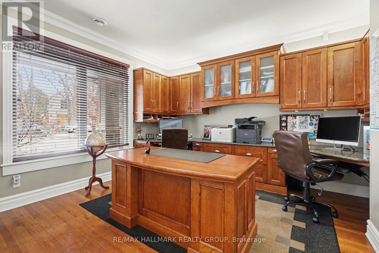 Two person den overlooks front yard.