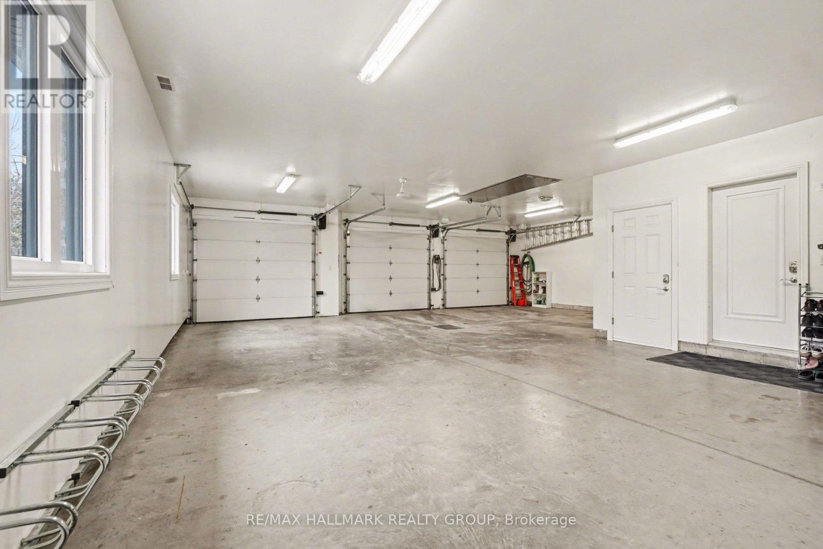 62 REBECCA CRESCENT - 43