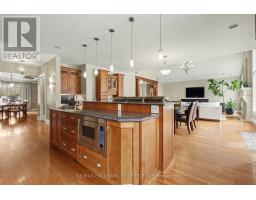 Pantry - 62 Rebecca Crescent, Ottawa, ON K1J6B9 Photo 11