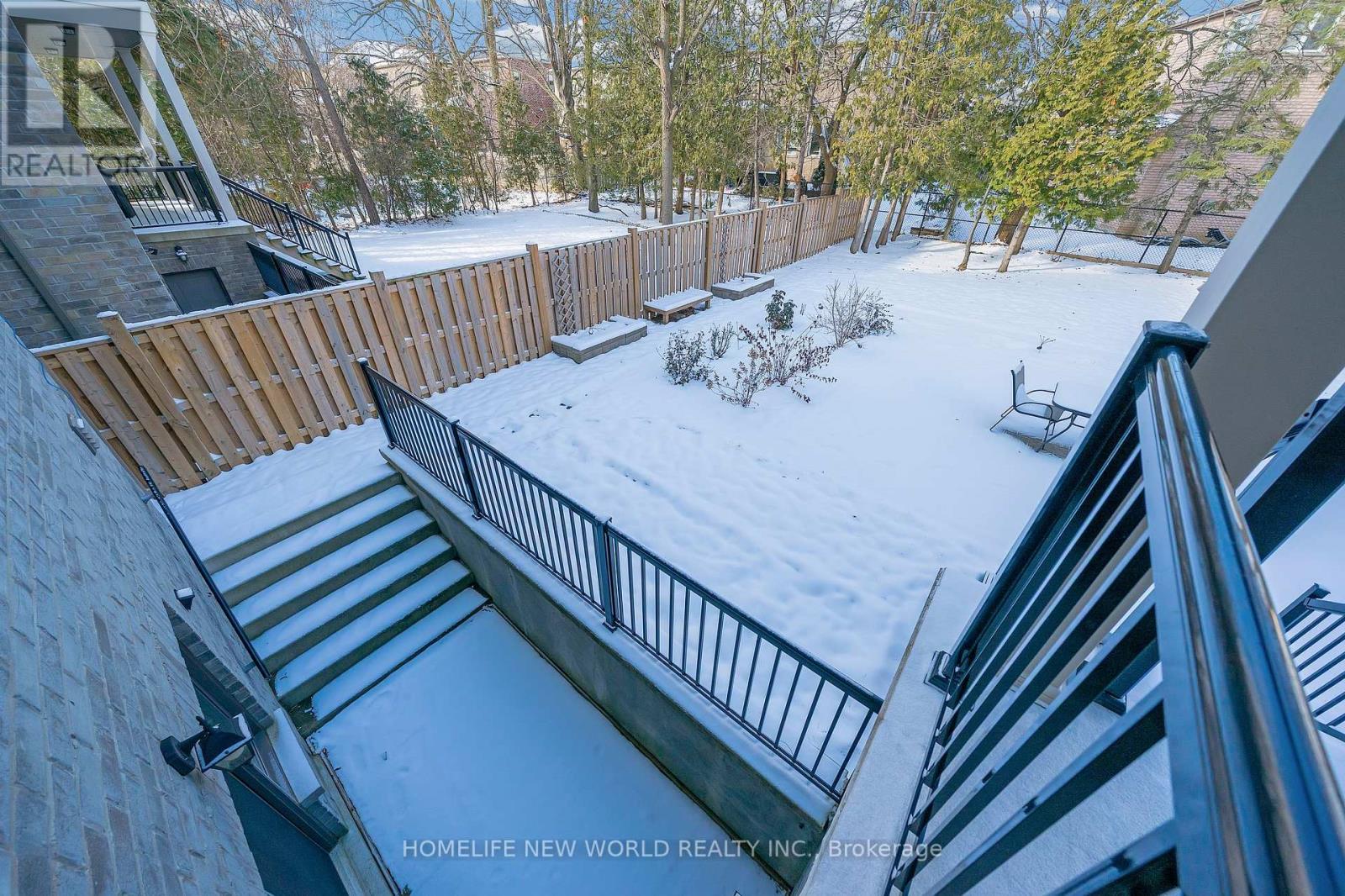 10 STANCROFT DRIVE - 44