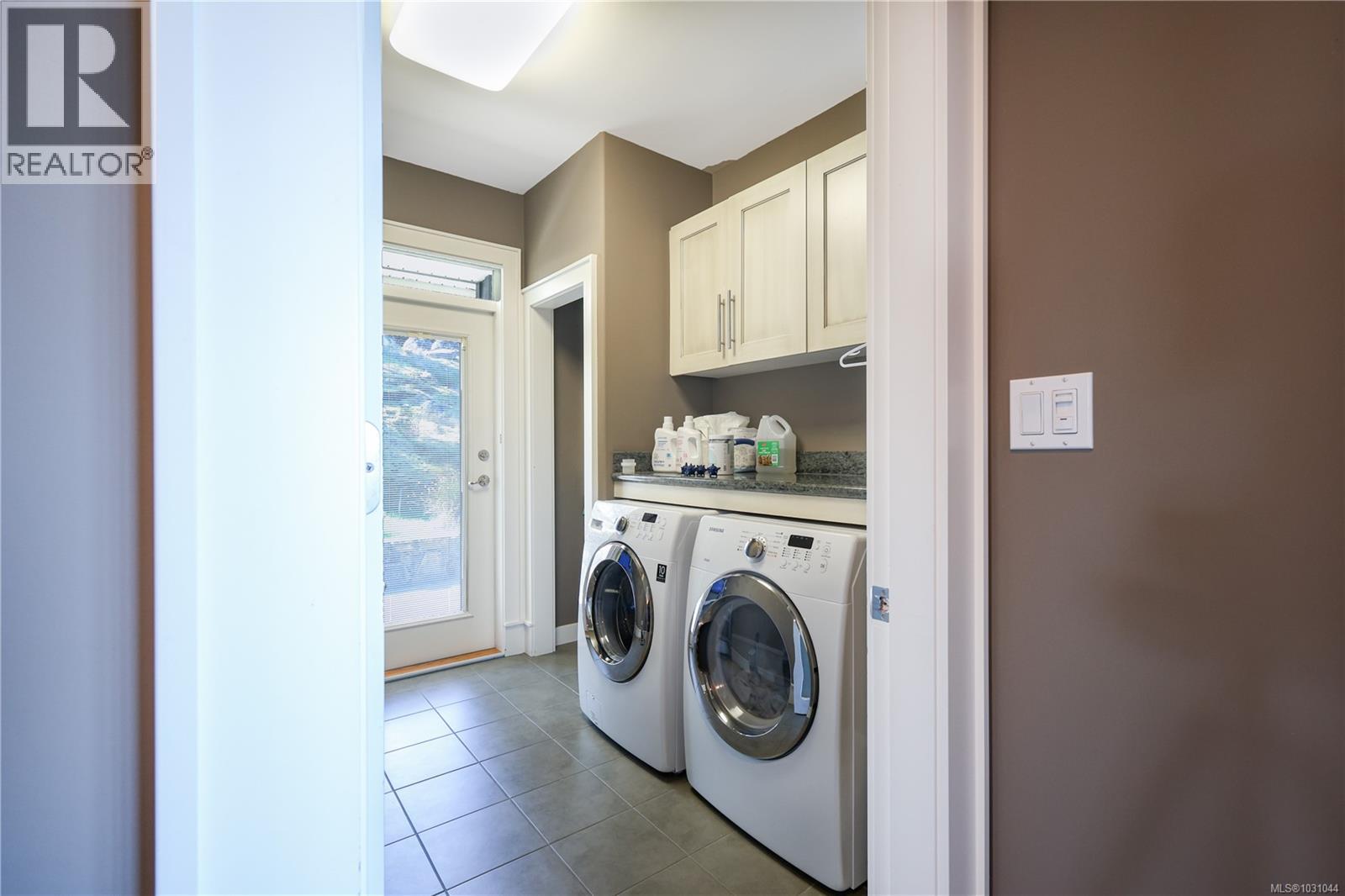 3554 COLLINGWOOD DR - 33