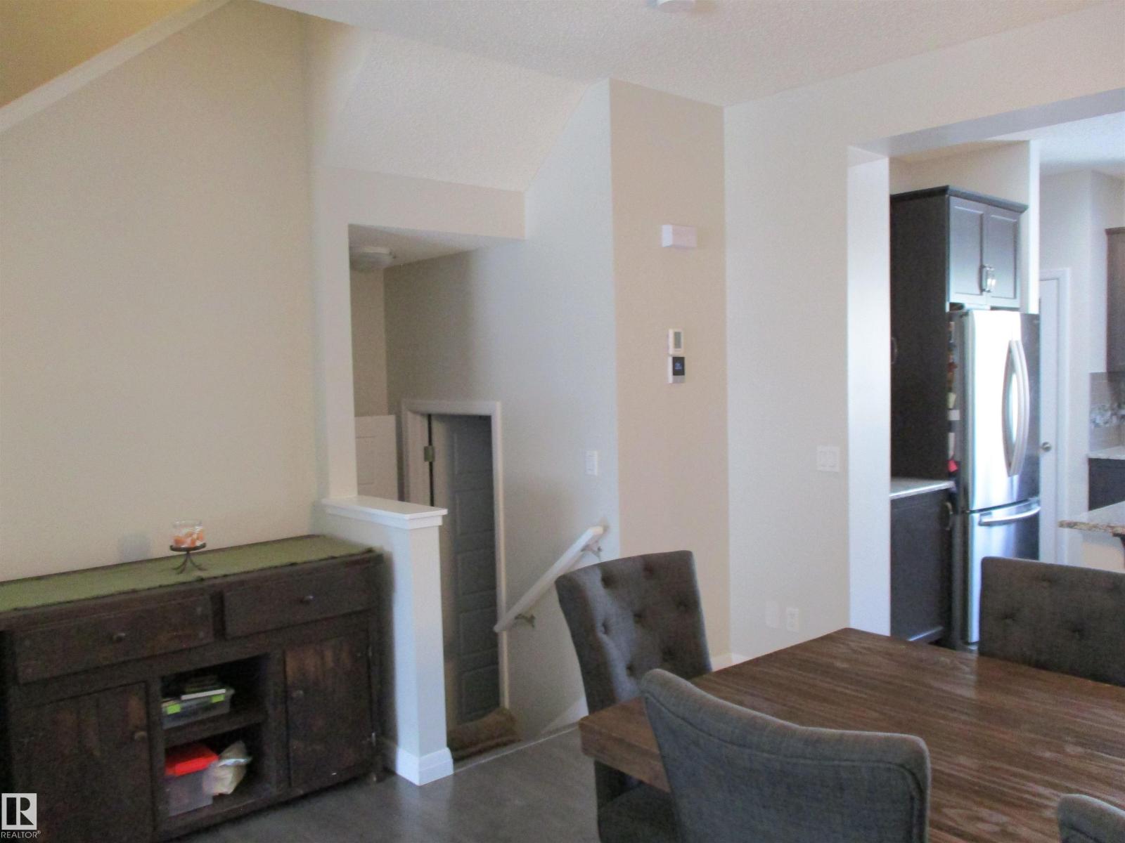 8428 24 AV SW SW, Edmonton