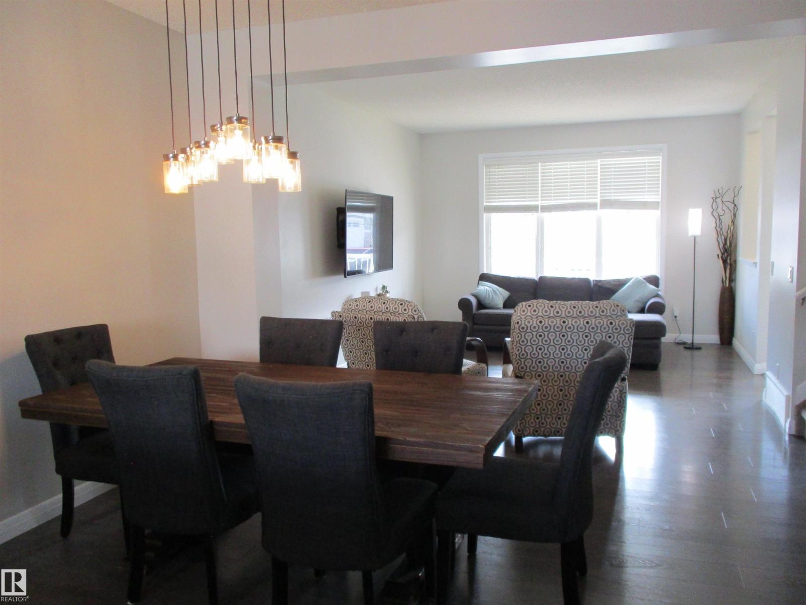 8428 24 AV SW SW, Edmonton